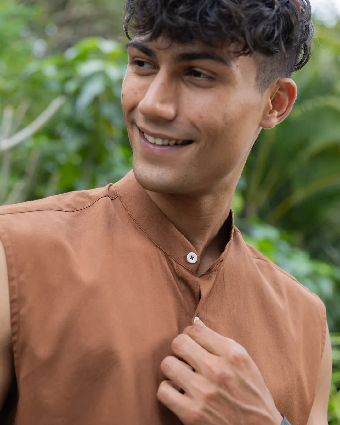 Brunn - Sleeveless Shirt