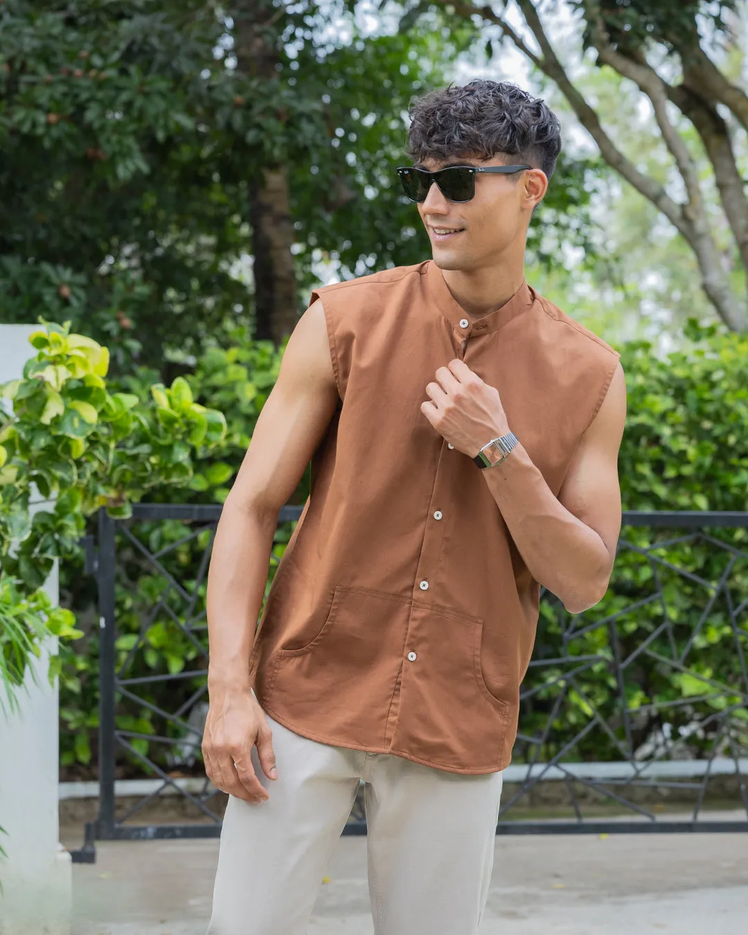 Brunn - Sleeveless Shirt