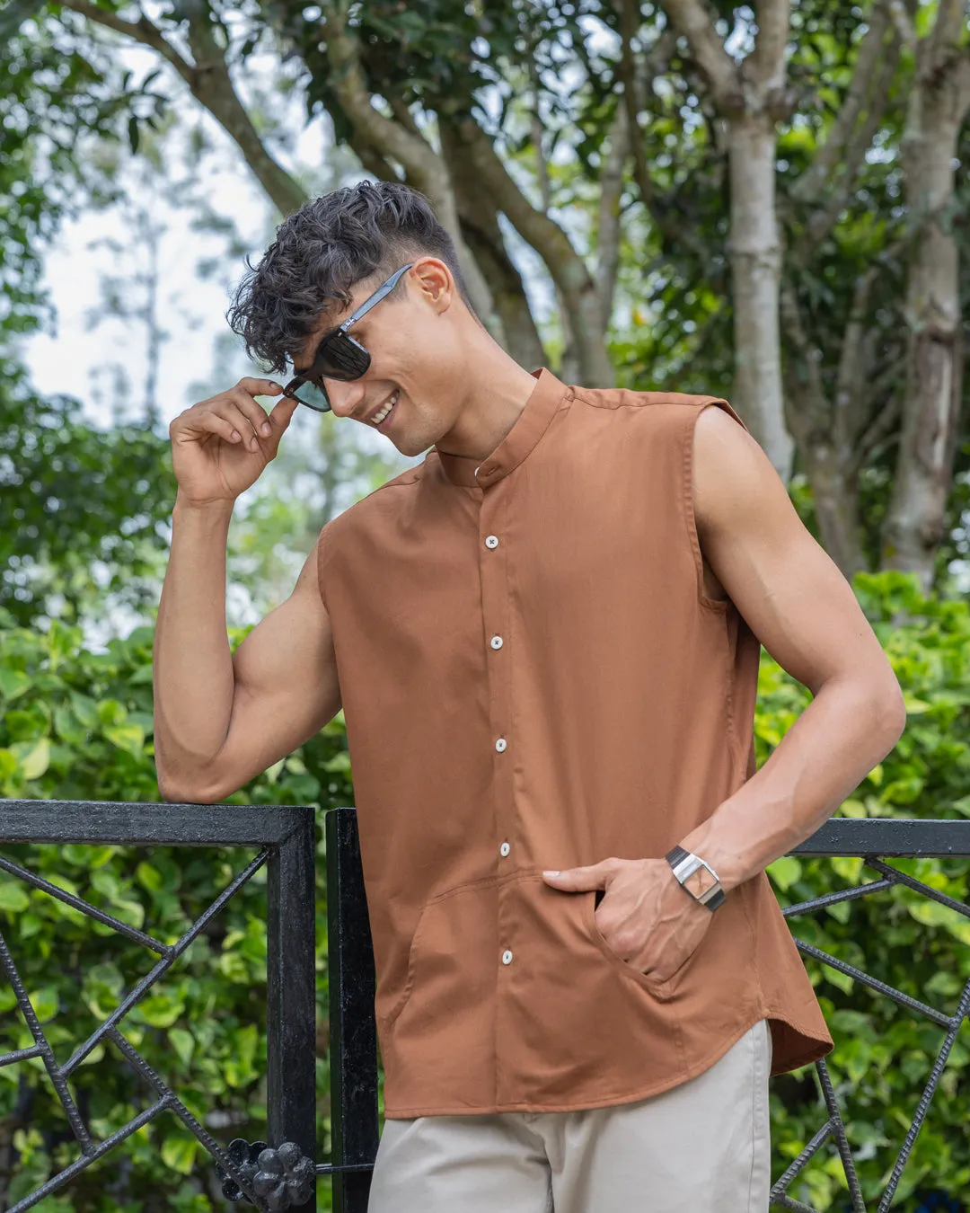 Brunn - Sleeveless Shirt