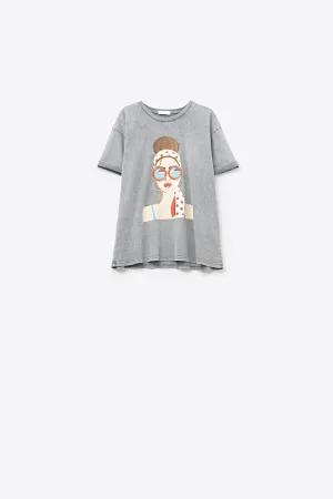 Grey T-Shirt Made In Italy With A Vintage Girl Graphic
