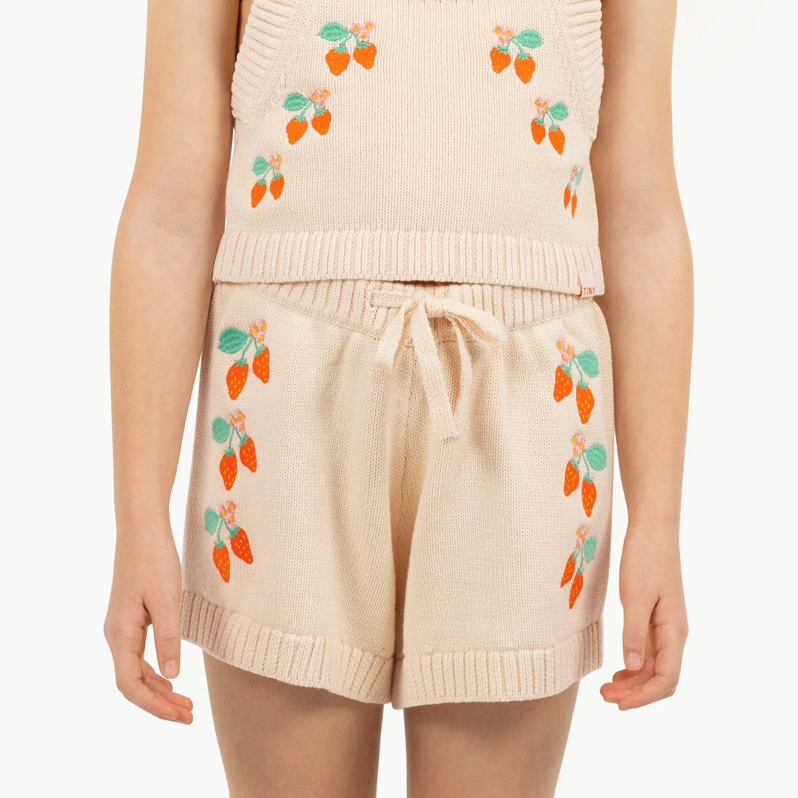 Strawberries Shorts Light Cream